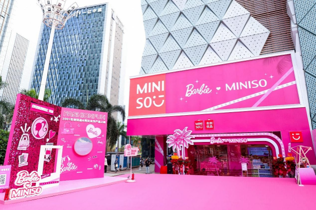 名創(chuàng)優(yōu)品城市形象店再添一員，
落子廣州萬博商圈深耕灣區(qū)大本營