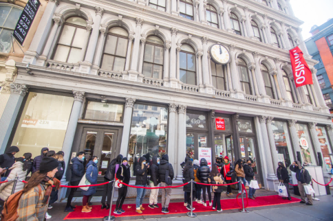 拓店新高度！
名創優品“＄10’N Under”落戶曼哈頓