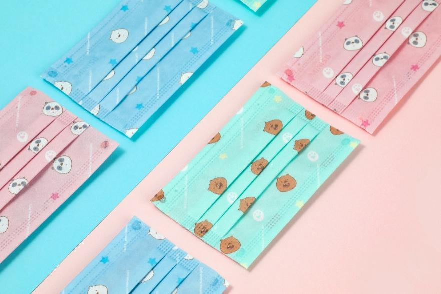 潮酷時尚“霸屏”，
名創優品僅憑口罩實現“千人千面”