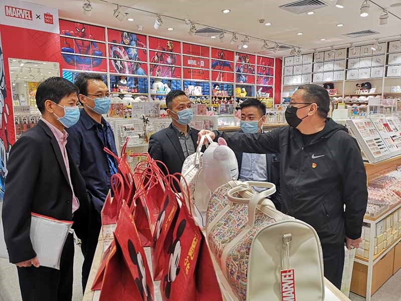 國家稅務總局駐廣州特派辦特派員韓月朝調研名創優品復工復產工作