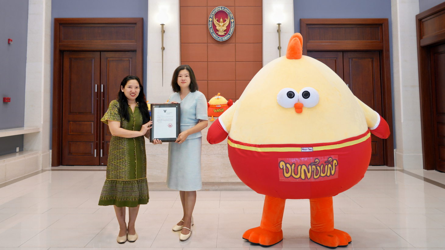 “泰拳活力公園”在穗開幕，名創優品攜“泰拳友好大使”墩DUN雞亮相現場