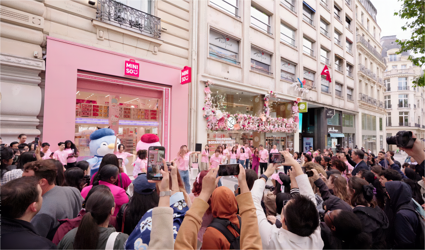 歐洲最大旗艦店亮相巴黎香榭麗舍！
名創(chuàng)優(yōu)品又進(jìn)駐一世界頂級(jí)商圈